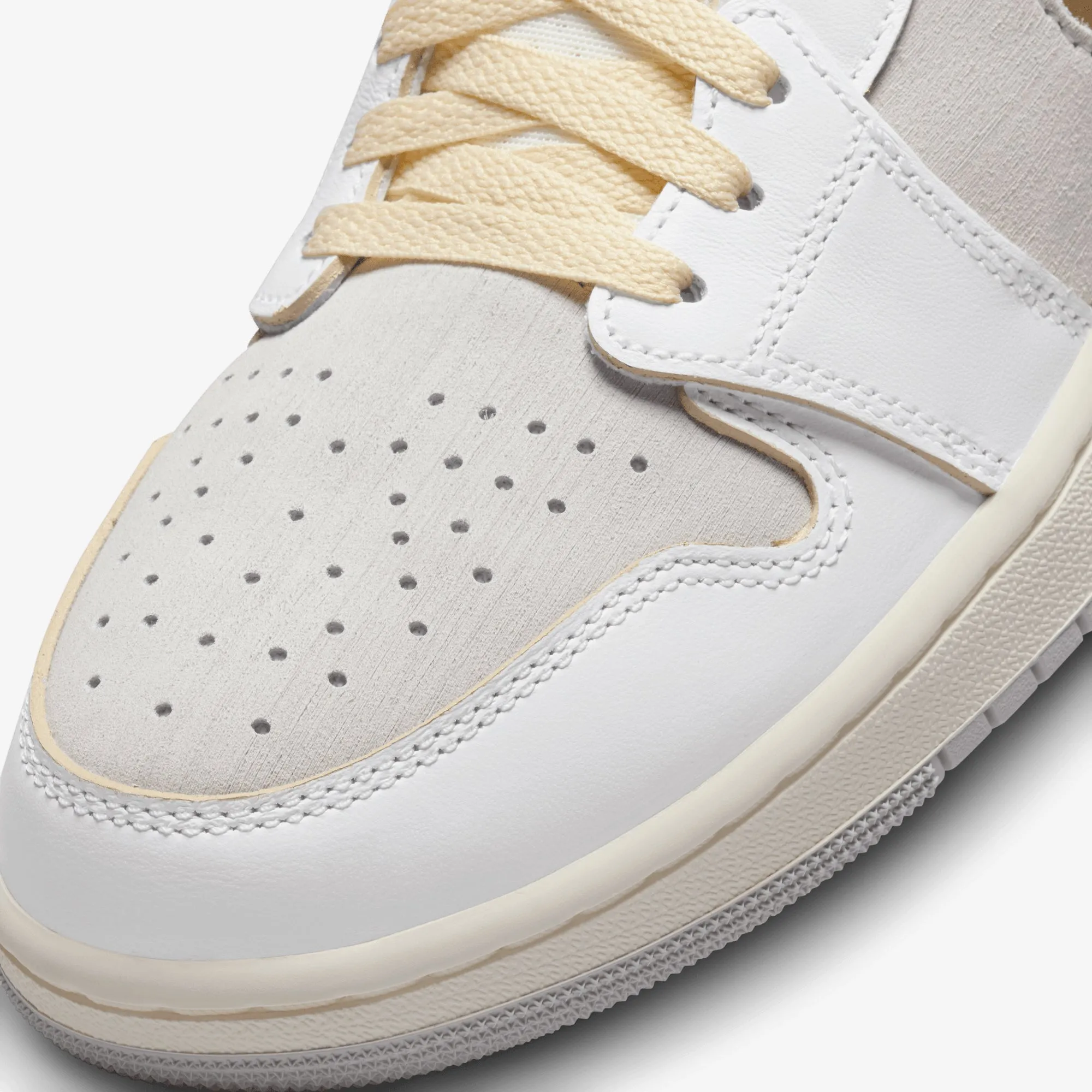 AIR JORDAN 1 ZOOM CMFT 2 'WHITE/METALLIC GOLD-NEUTRAL GREY'