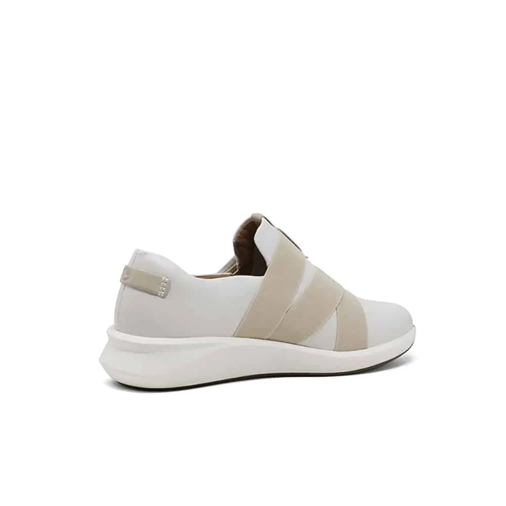 CLARKS Un Rio Strap Women Sneaker White Leather