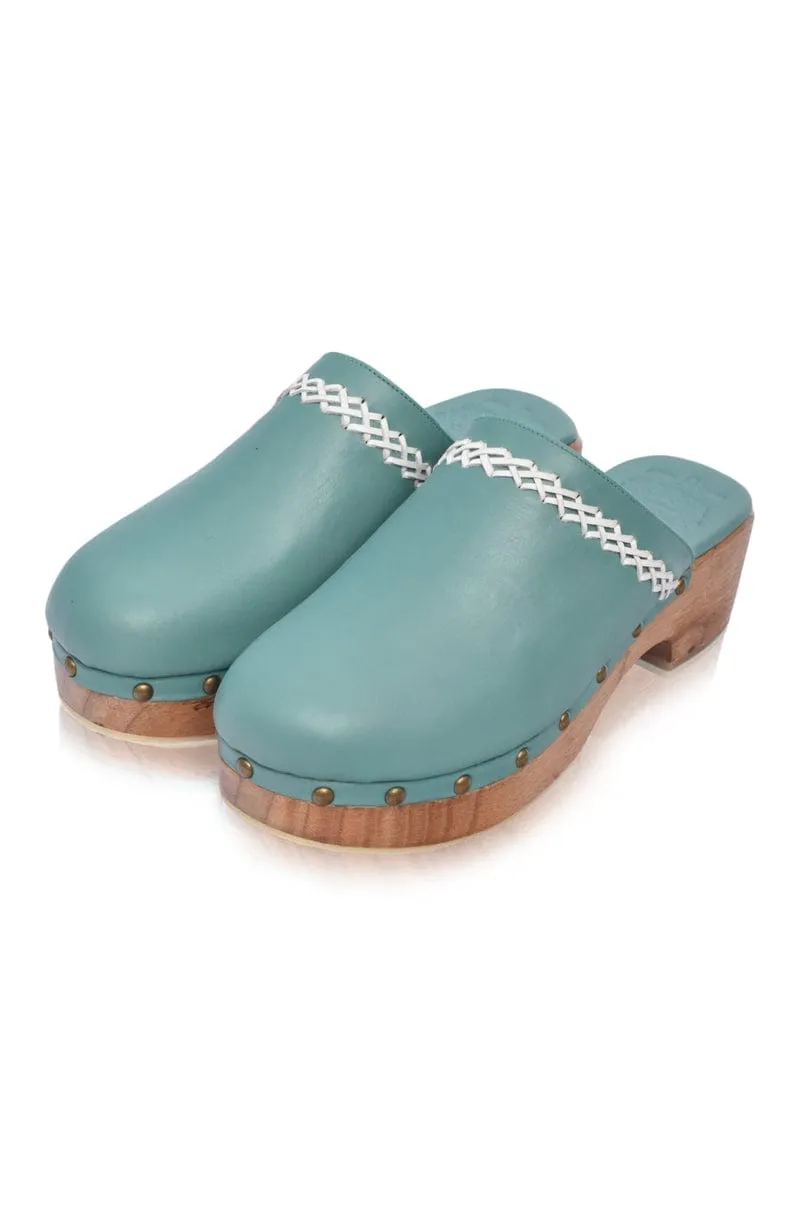 Malibu Leather Clogs in Vintage Beige