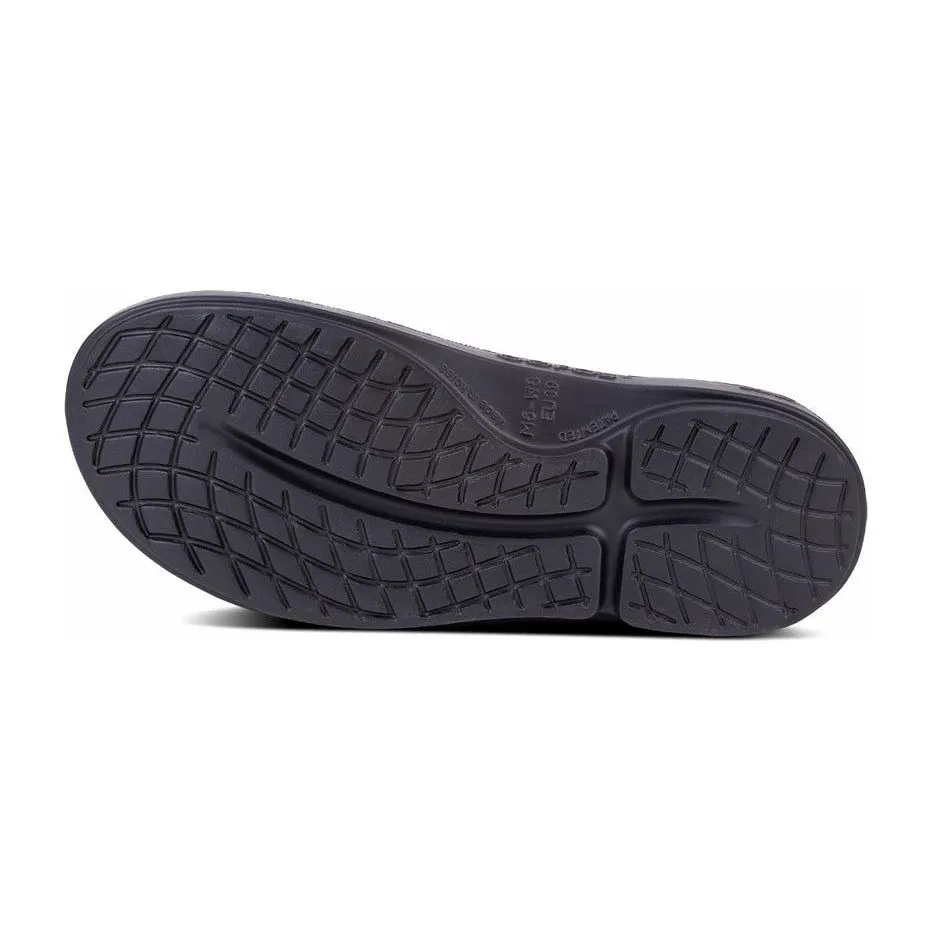 OOFOS Unisex Oocloog Clogs in Black