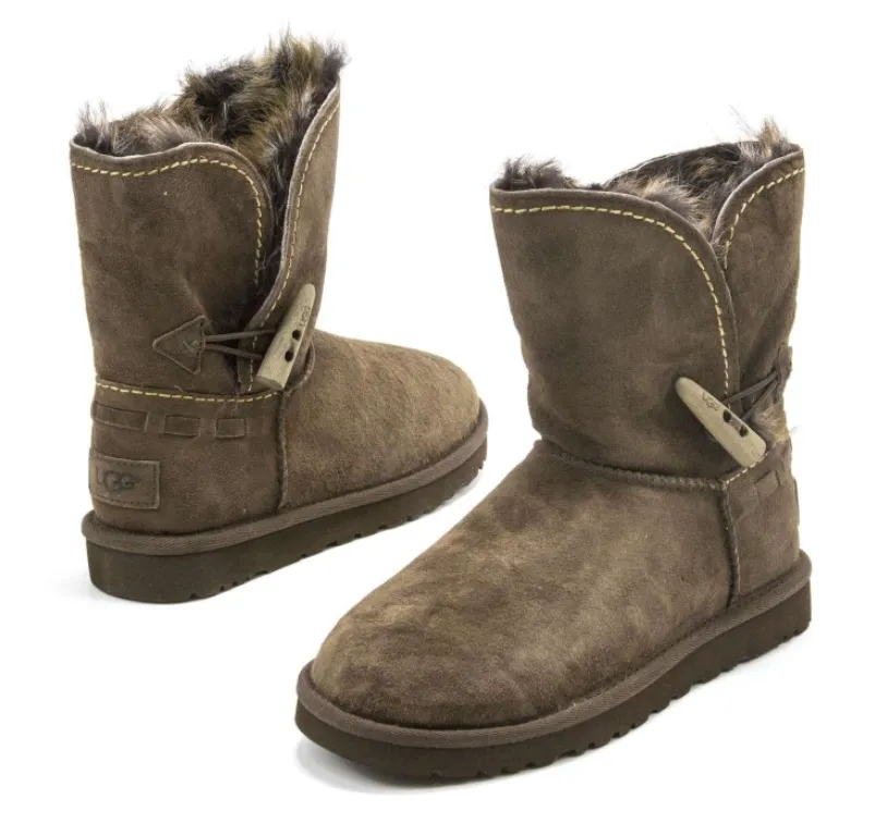 Ugg - Women Meadow Boot (Chocolate)